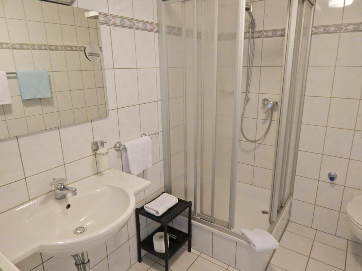 Hotel Garni Am Brunnenplatz Герольштайн Экстерьер фото