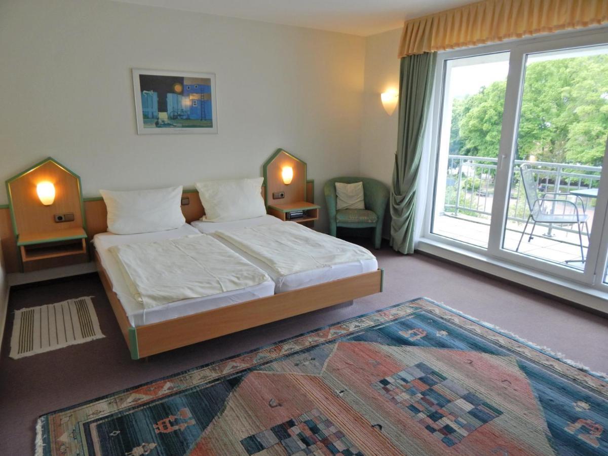 Hotel Garni Am Brunnenplatz Герольштайн Экстерьер фото
