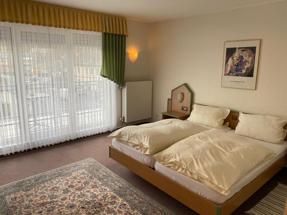Hotel Garni Am Brunnenplatz Герольштайн Экстерьер фото