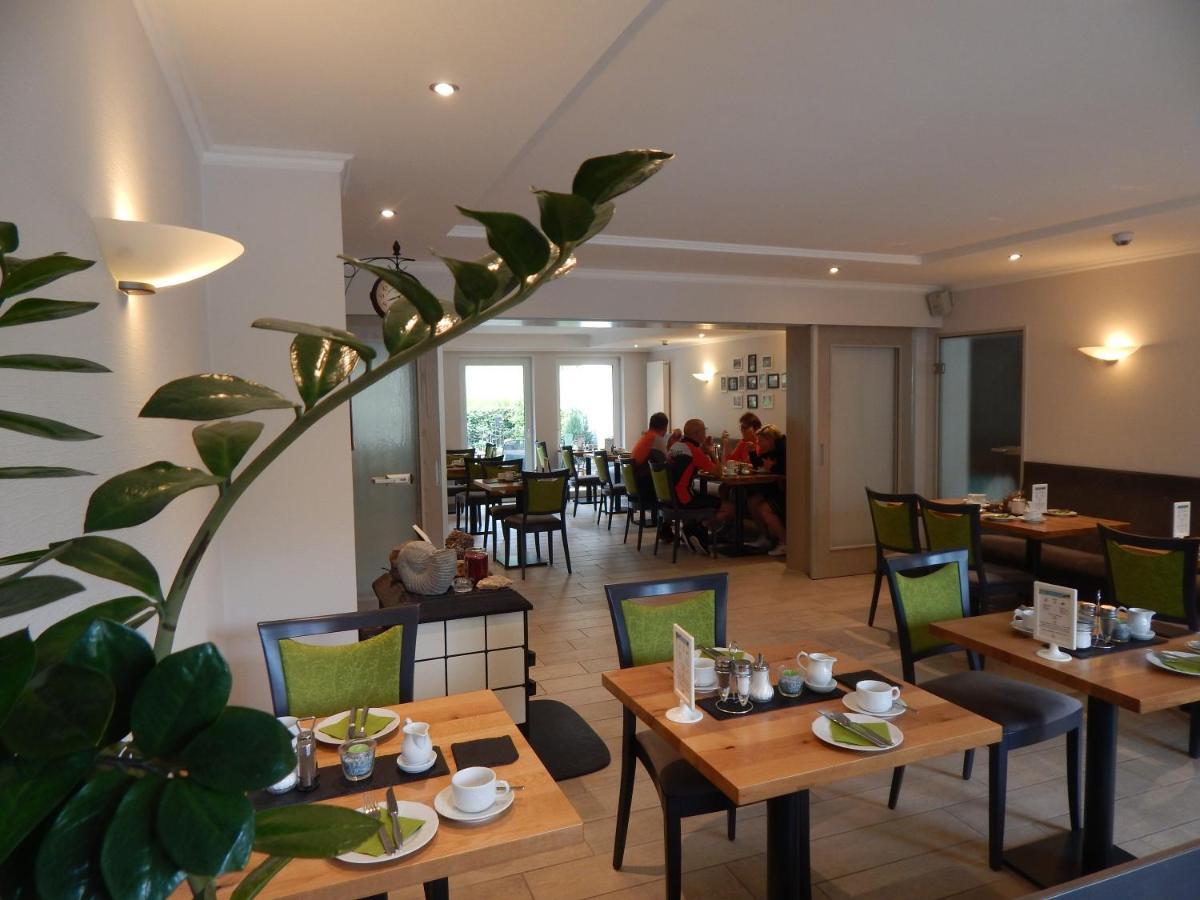 Hotel Garni Am Brunnenplatz Герольштайн Экстерьер фото