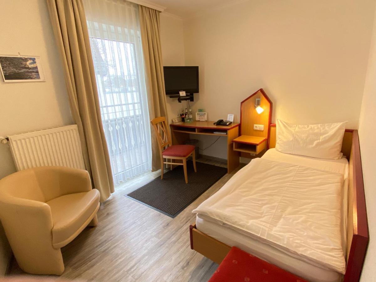 Hotel Garni Am Brunnenplatz Герольштайн Экстерьер фото
