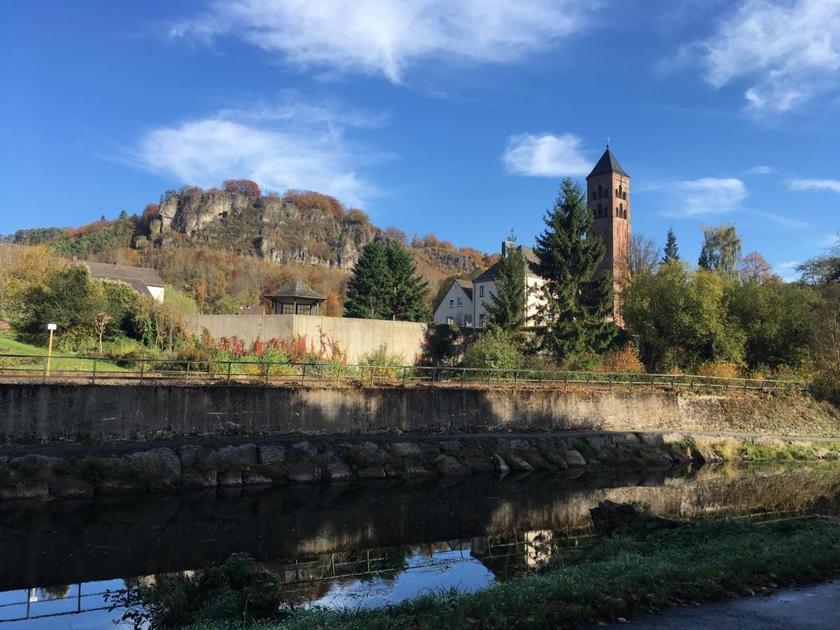 Hotel Garni Am Brunnenplatz Герольштайн Экстерьер фото