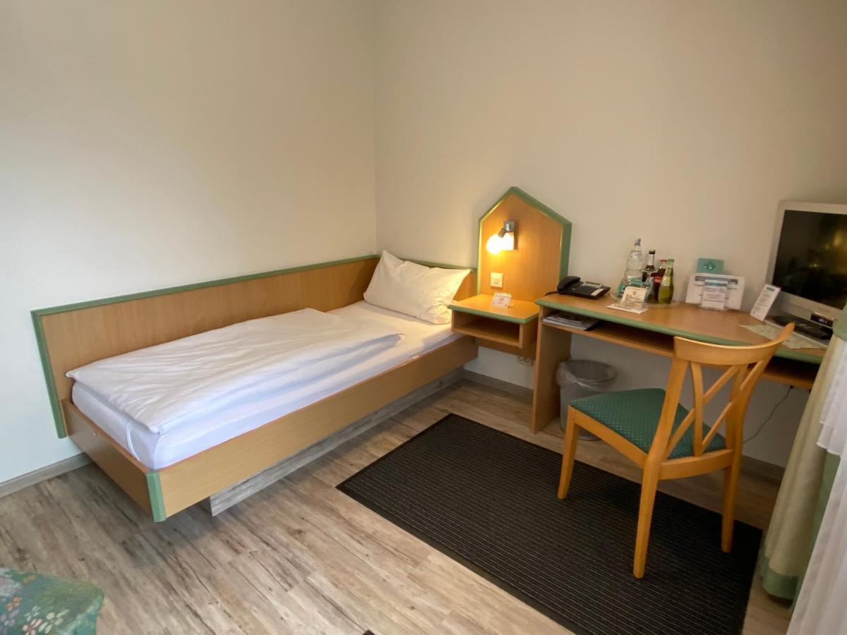 Hotel Garni Am Brunnenplatz Герольштайн Экстерьер фото